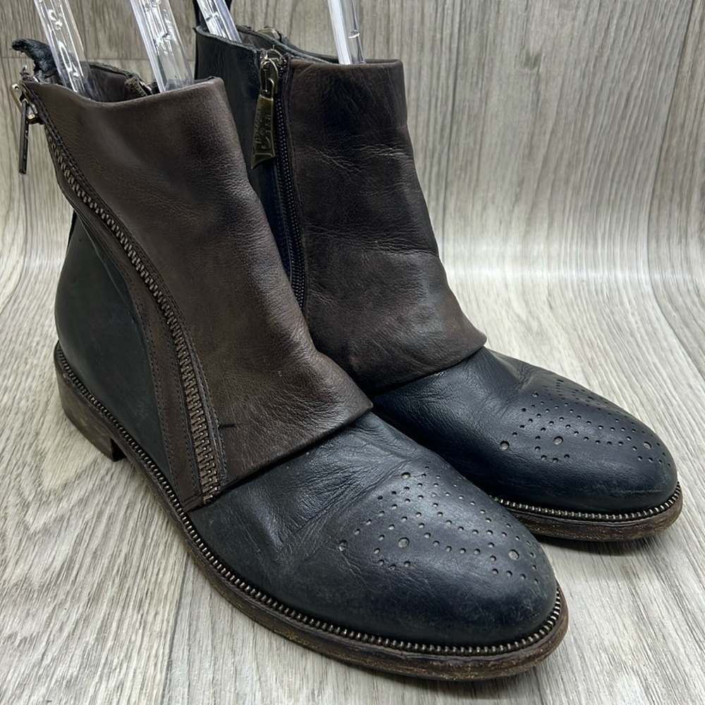 LA BOTTEGA DI LISA Blk & Brn Ankle Boots